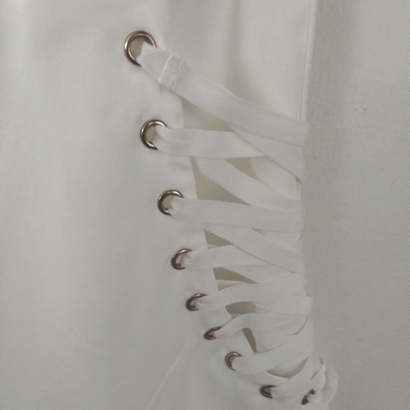 White bodysuit with side shoe string design - Picture 2 of 3